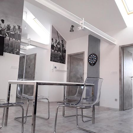 8x8 Tetőtér Apartman Szeged Esterno foto