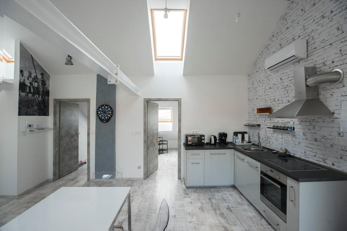 8x8 Tetőtér Apartman Szeged Esterno foto