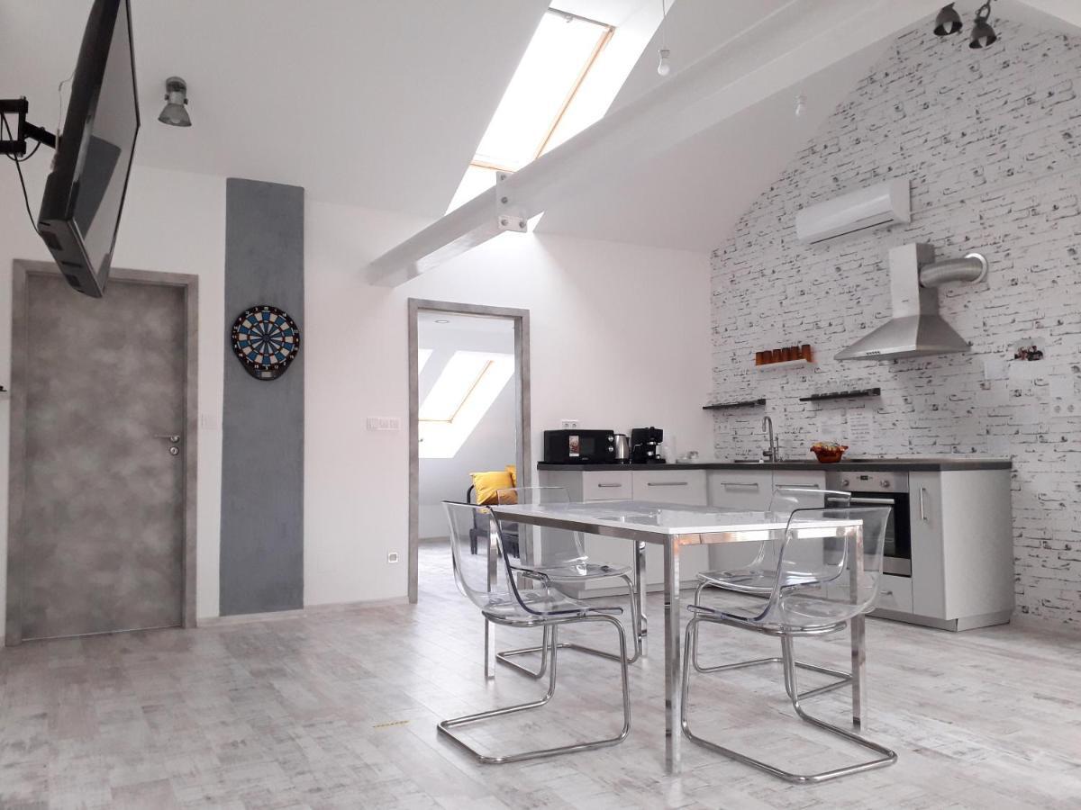 8x8 Tetőtér Apartman Szeged Esterno foto